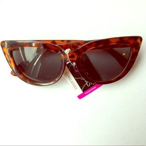 Unlisted Accessories - Tortoise shell cat Eye Brown shades Unlisted Accessories - Tortoise shell cat Eye Brown shades